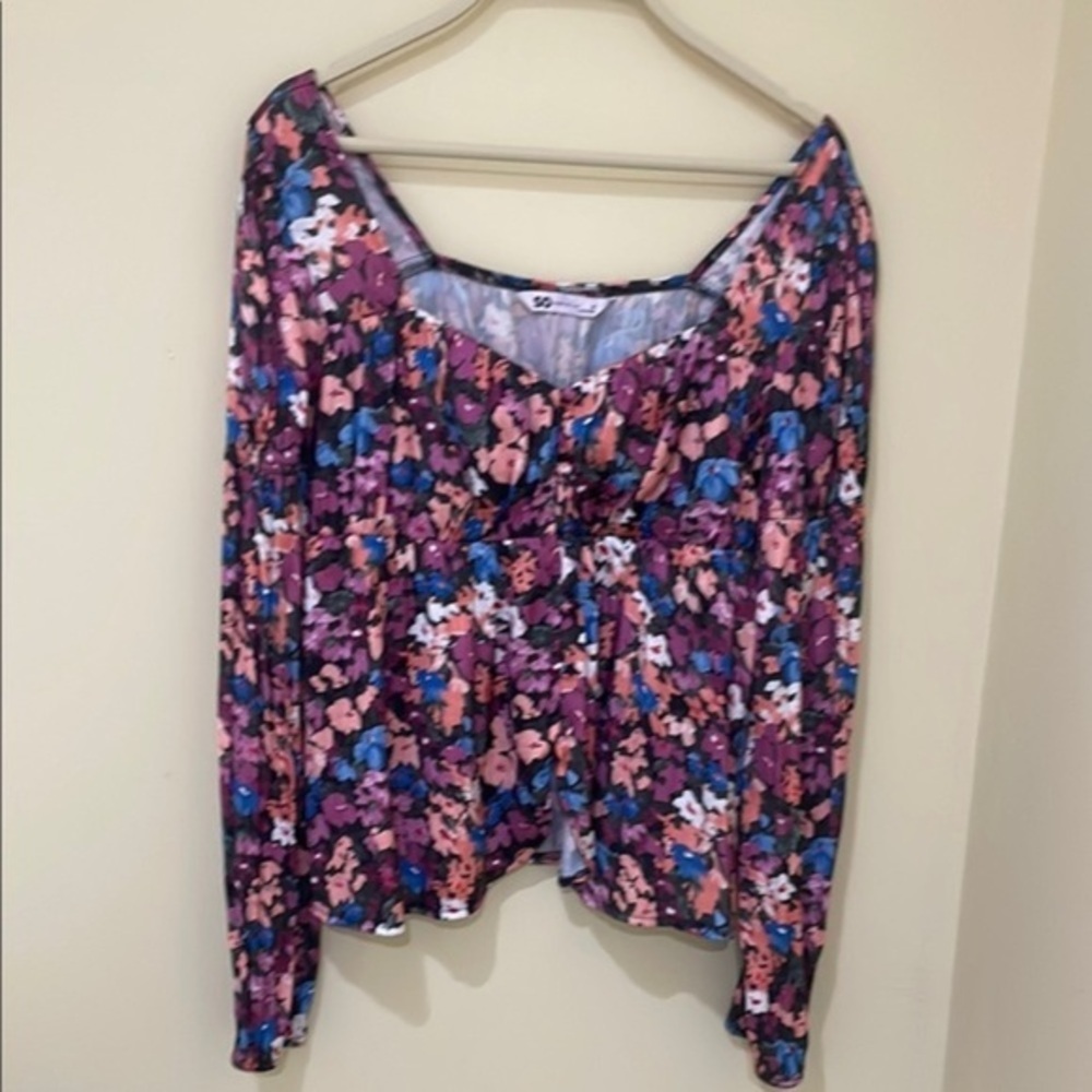 Sonoma Floral Blouse Soft Satin feeling Size M